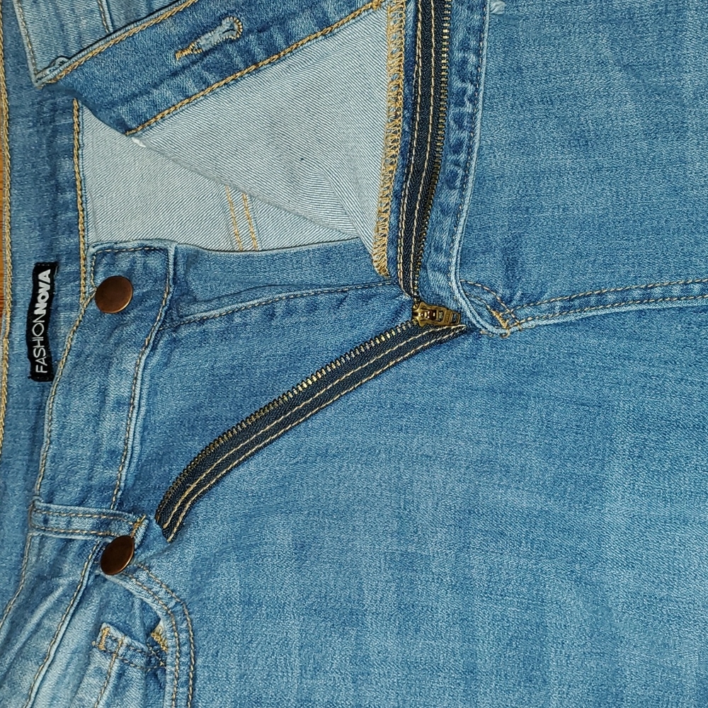Fashion Nova size 18 distress jeans - Picture 5 of 9